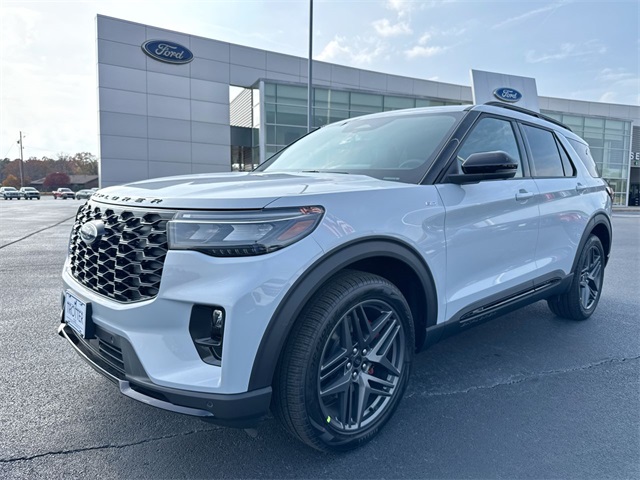 2026 Ford Explorer ST-LINE's photo