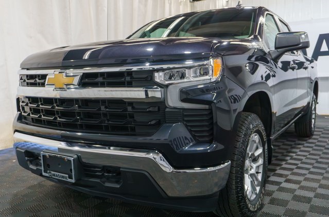 2022 Chevrolet Silverado 1500 LT photo 2