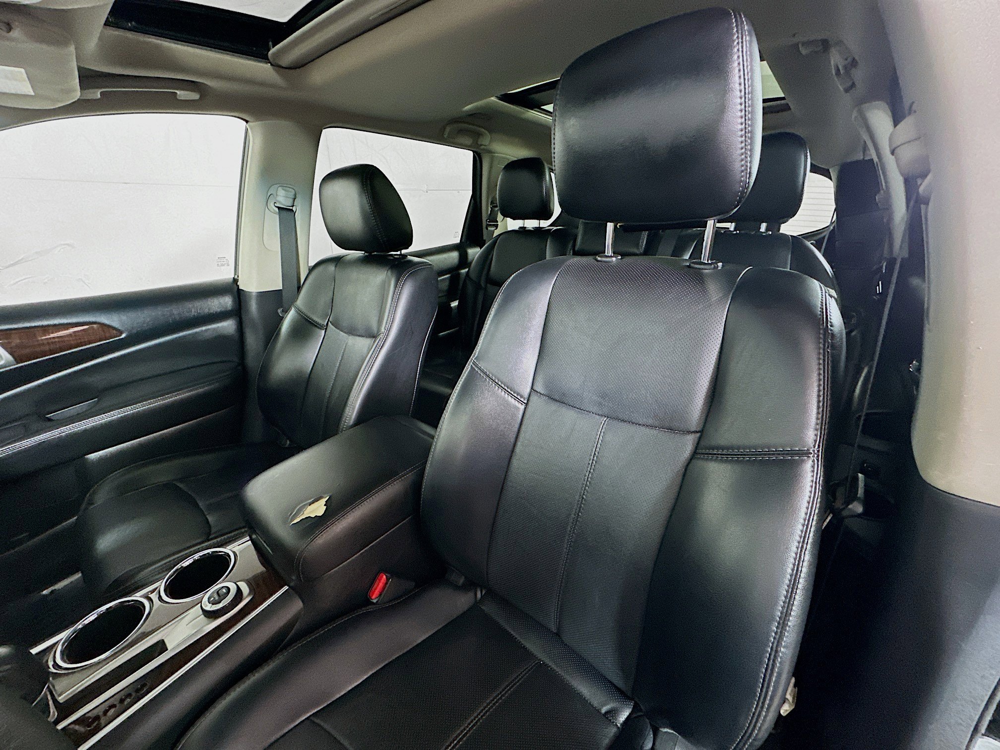 2015 Nissan Pathfinder Platinum photo 19
