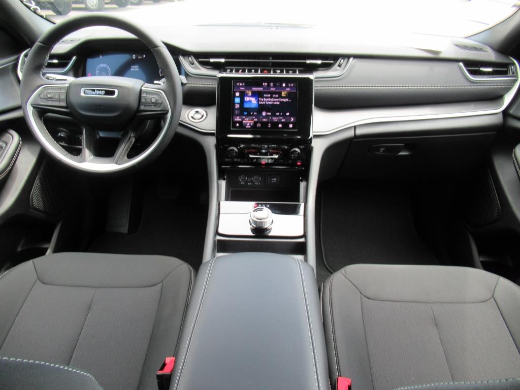 2025 Jeep Grand Cherokee Laredo X photo 9