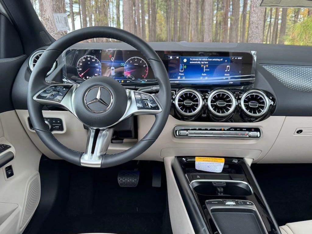 2025 Mercedes Benz GLA 250 photo 4