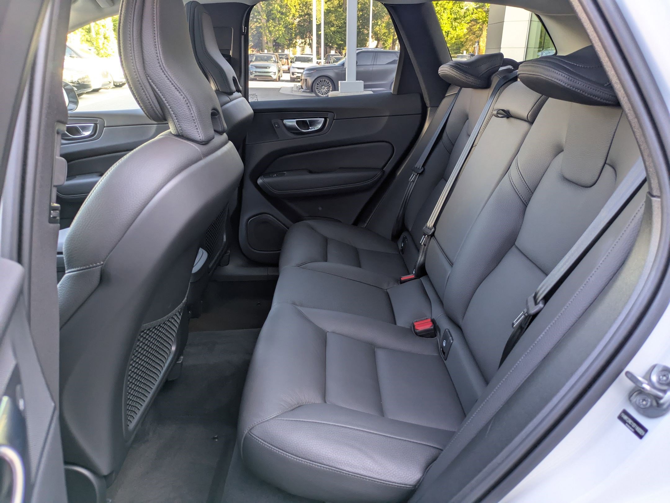 2025 Volvo XC60 Plus photo 28
