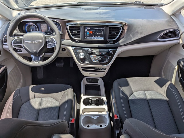2023 Chrysler Voyager LX photo 16