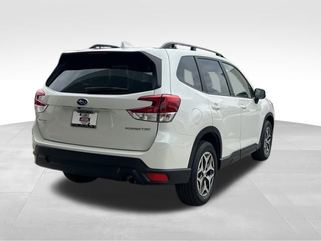 2023 Subaru Forester Premium photo 4