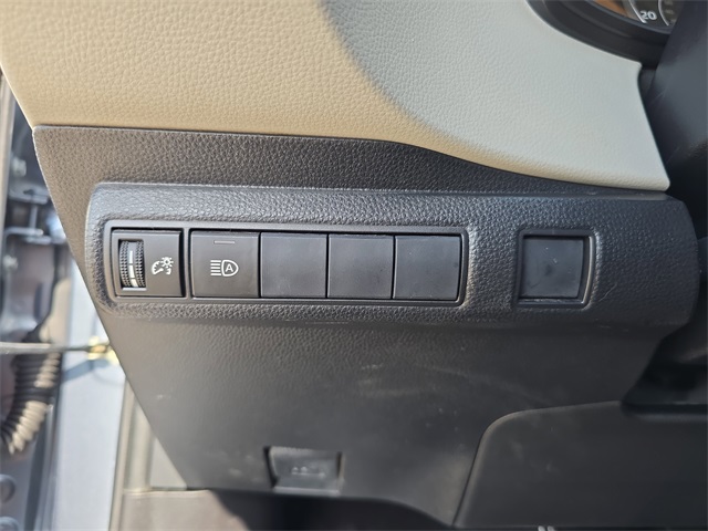 2020 Toyota Corolla LE photo 19