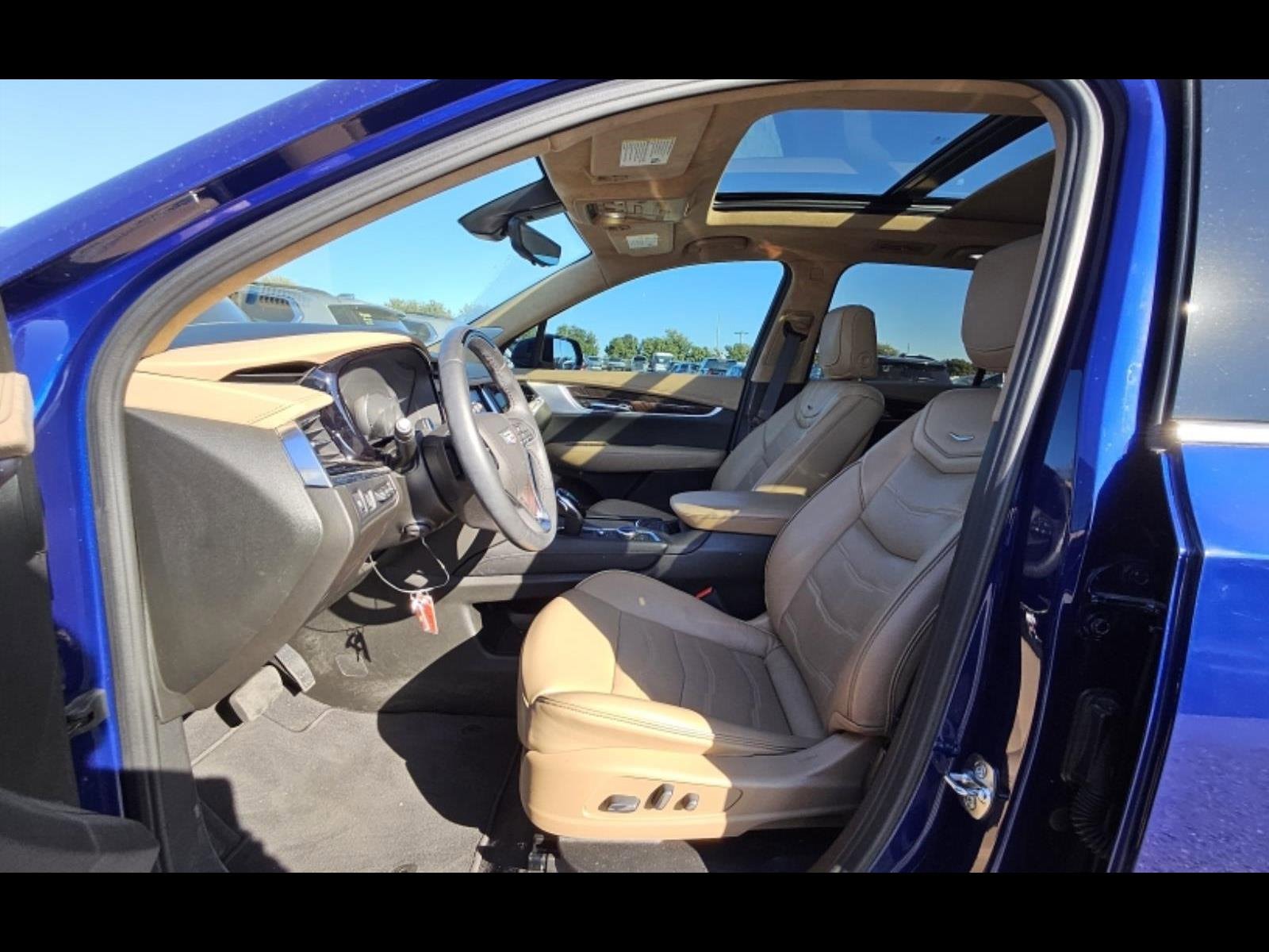 2025 Cadillac XT6 Premium Luxury photo 2