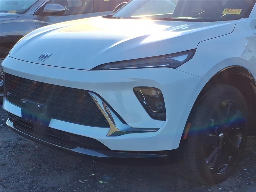 2025 Buick Envision Sport Touring photo 2