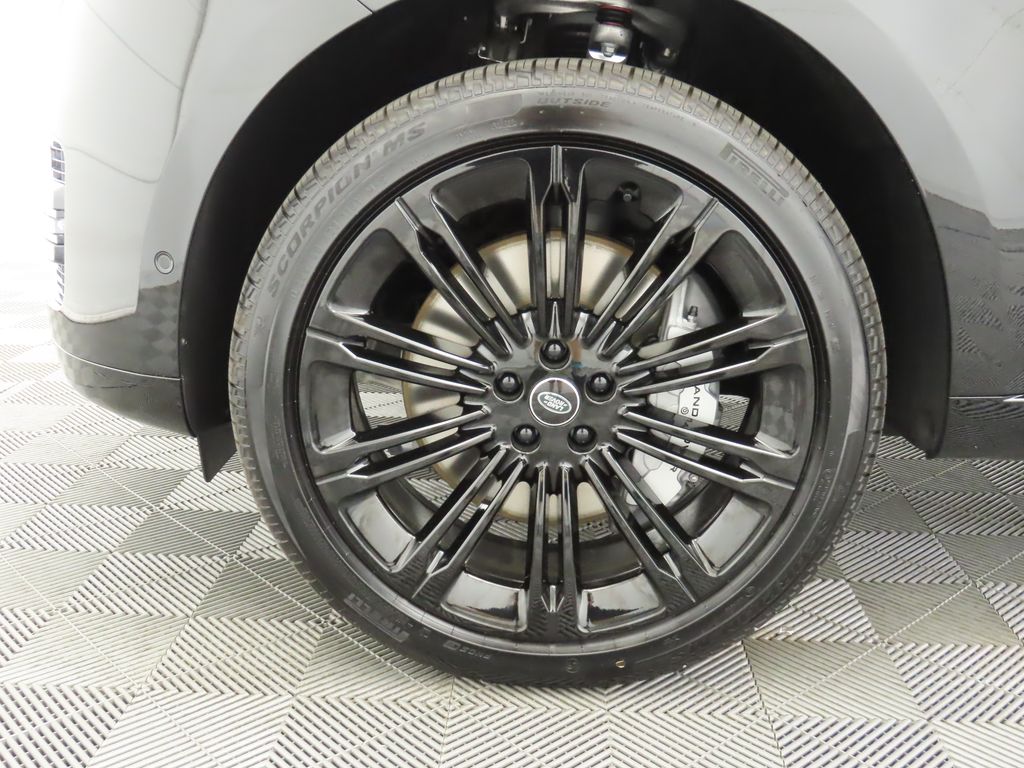 2025 Land Rover Range Rover SE photo 30