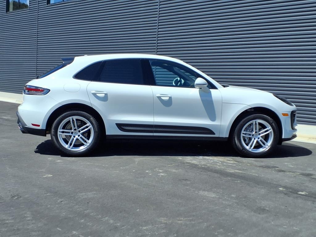 2024 Porsche Macan T photo 30