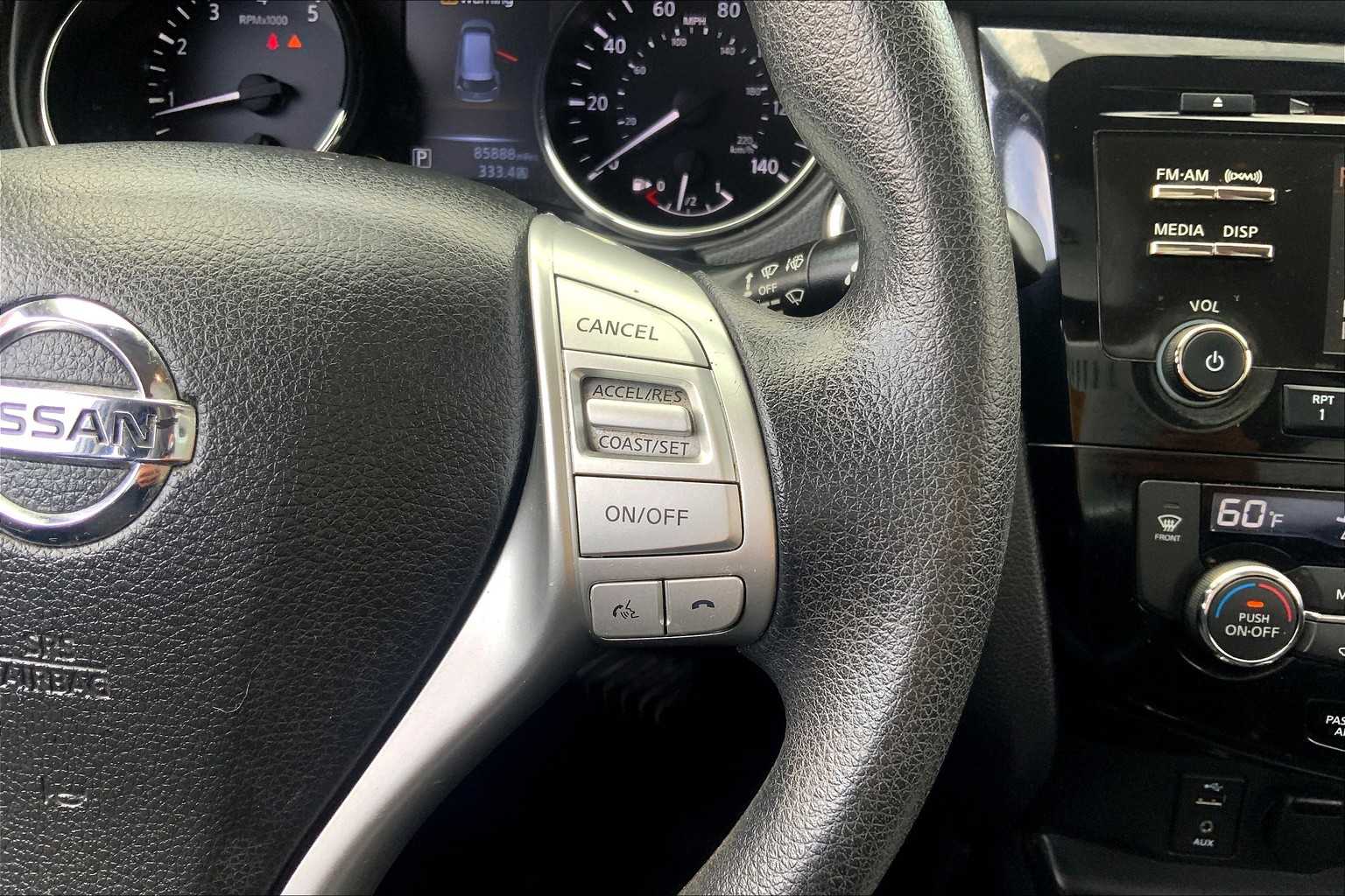 2016 Nissan Rogue SV photo 23