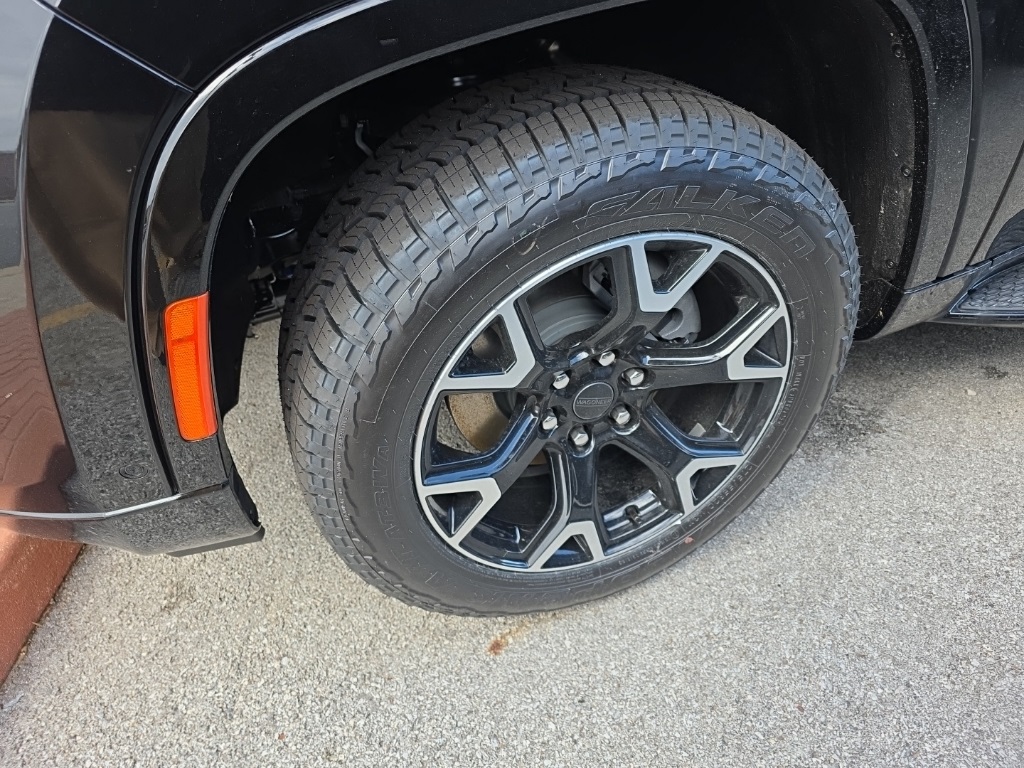 2025 Toyota RAV4 Overland photo 2