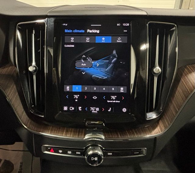 2023 Volvo XC60 B5 Plus photo 7
