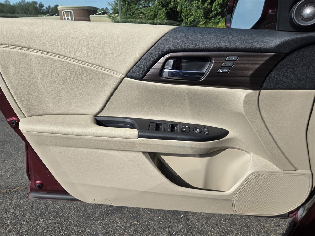 2016 Honda Accord EX-L photo 20