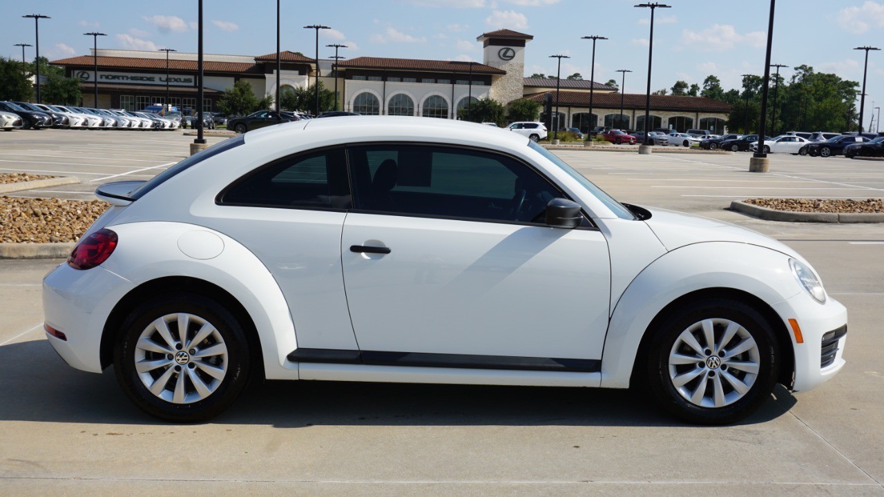 2017 Volkswagen Beetle Classic photo 2