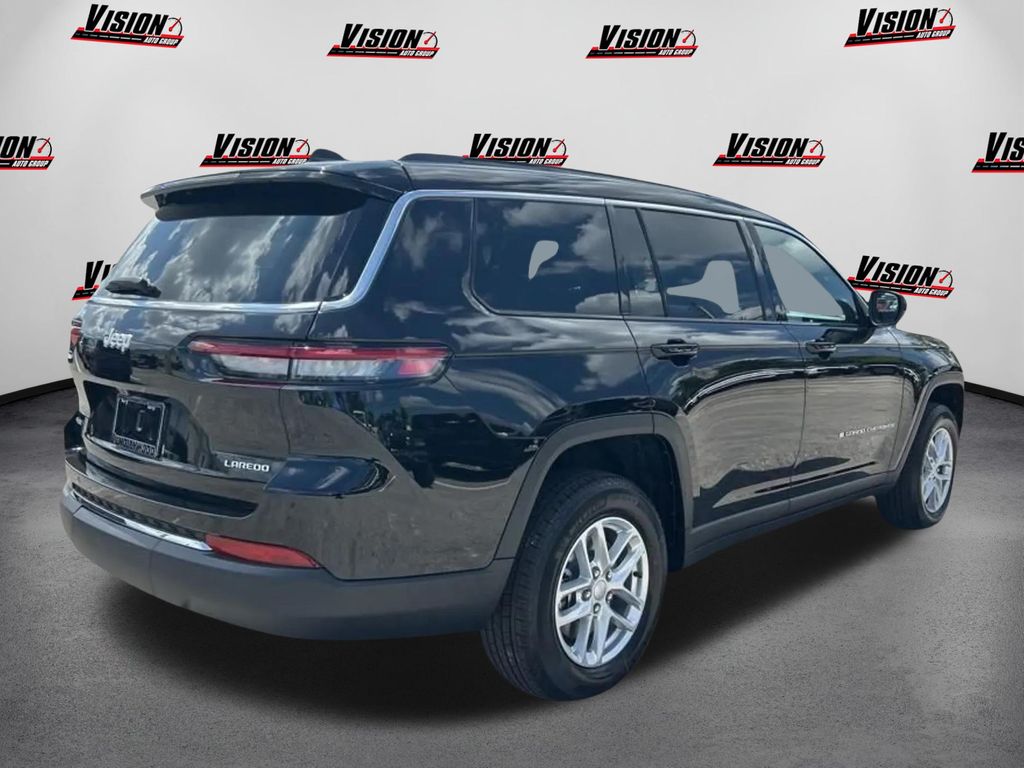 2025 Jeep Grand Cherokee Laredo photo 4
