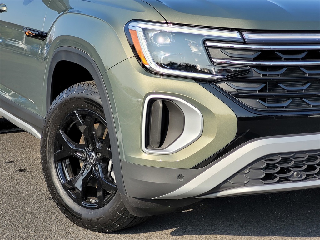 2025 Volkswagen Atlas Peak Edition SE photo 3