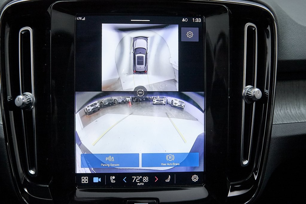 2024 VOLVO XC40 - Image 32