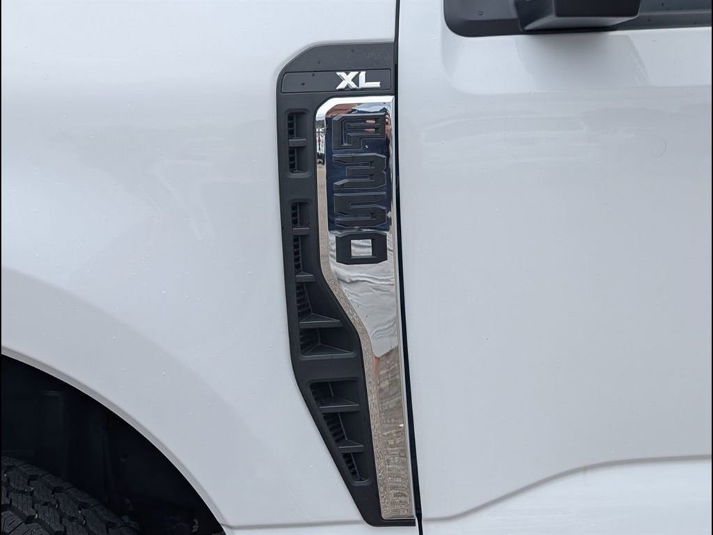 2024 Ford F-350 XL photo 11