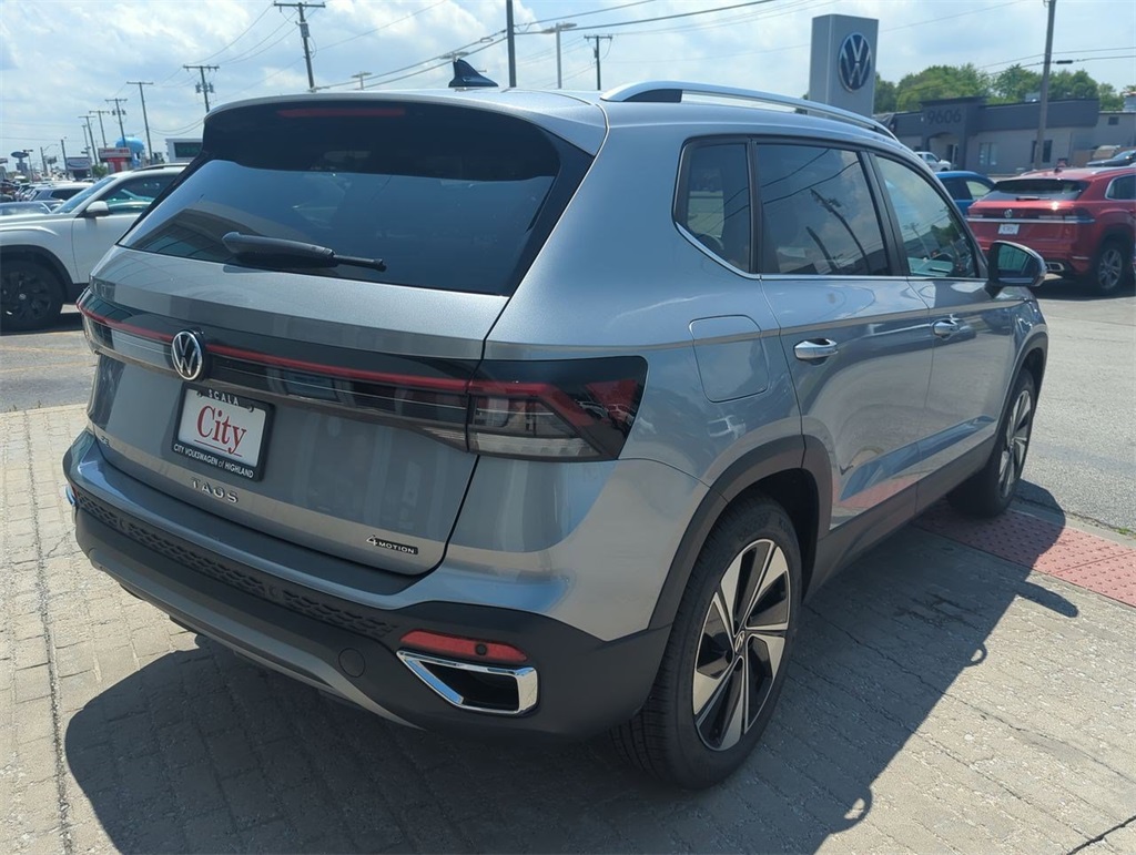 2025 Volkswagen Taos SE photo 8