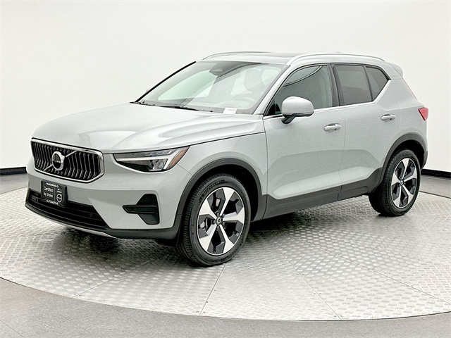 2025 Volvo XC40