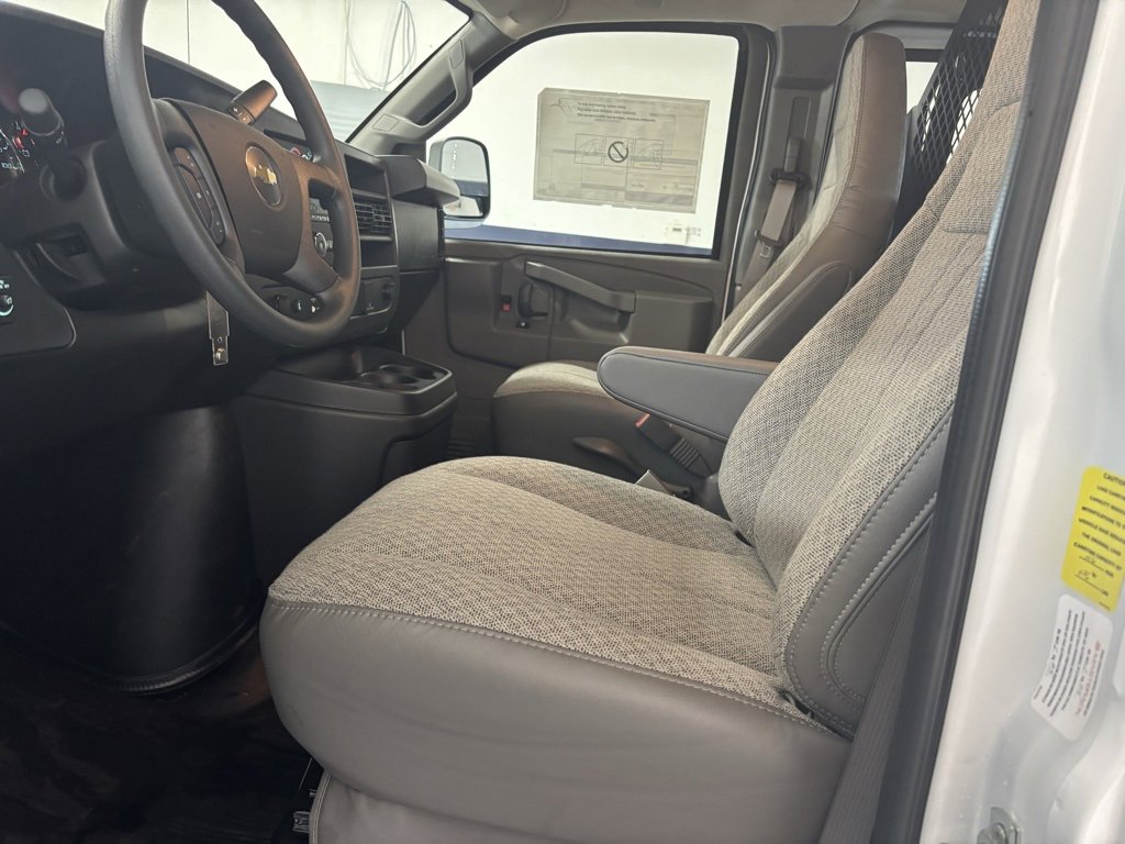 2025 Chevrolet Express Cargo 2500 photo 29