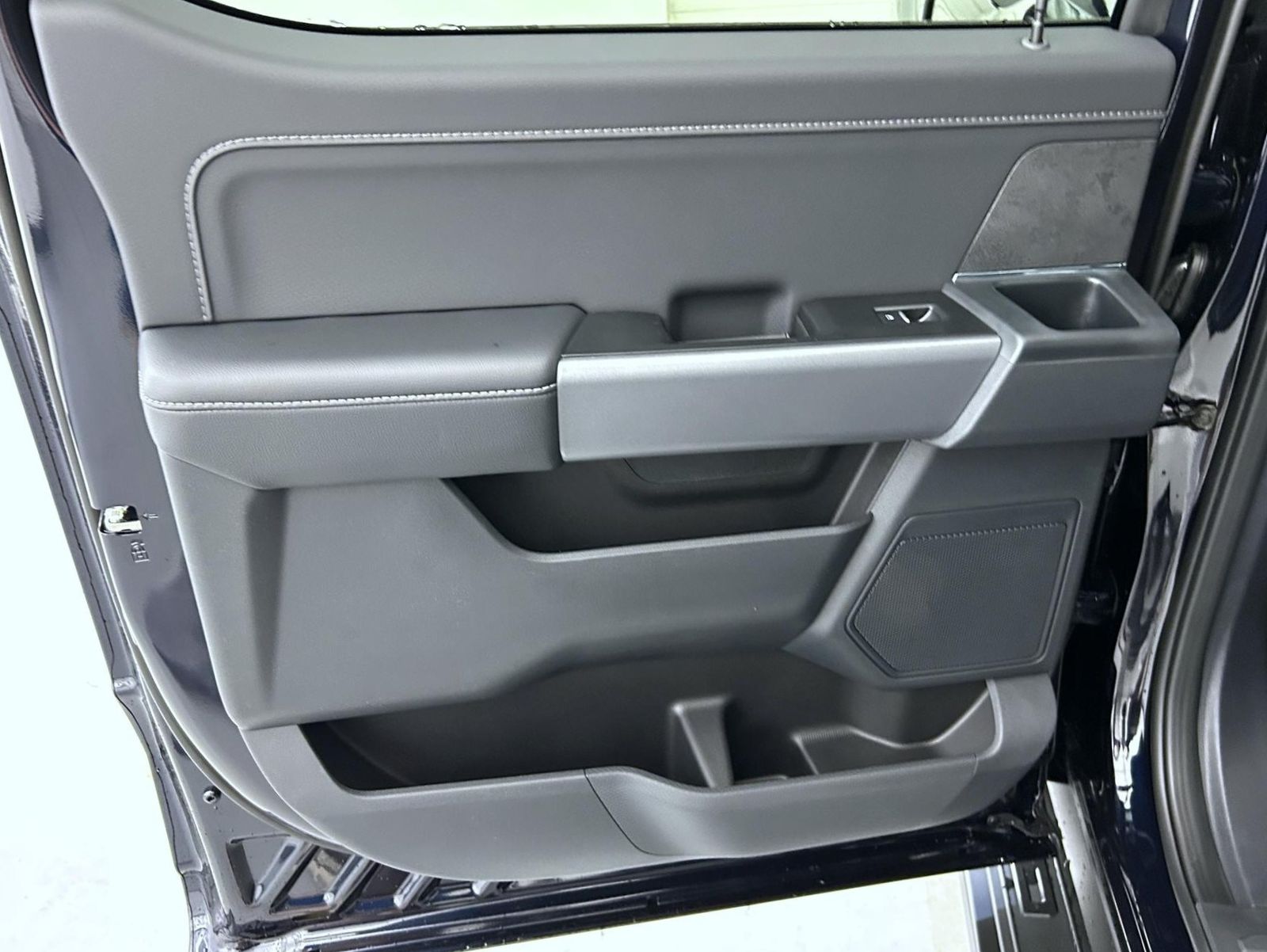 2025 Ford F-150 XLT photo 16