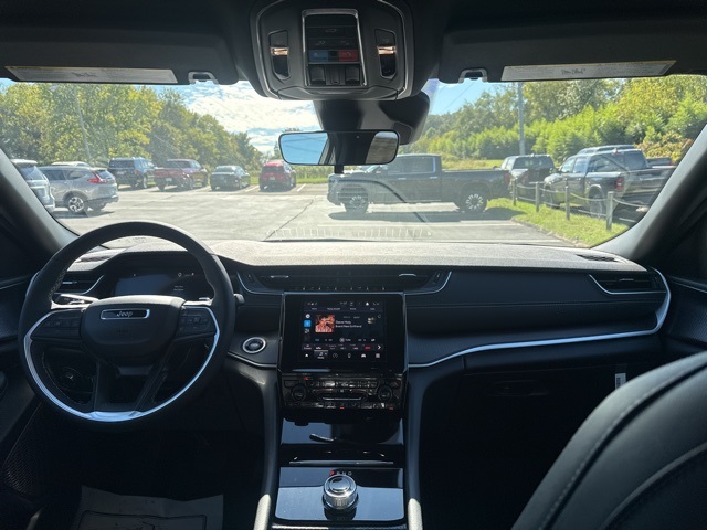 2025 Jeep Grand Cherokee Laredo X Altitude photo 12