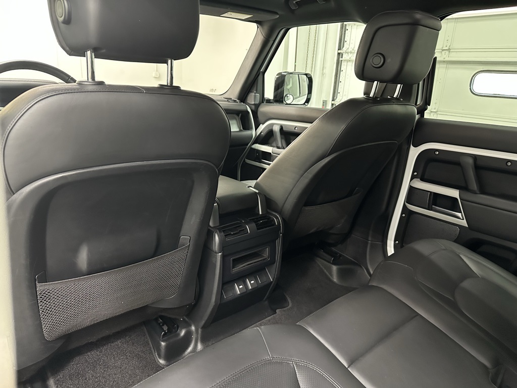 2024 Land Rover Defender 110 S photo 9