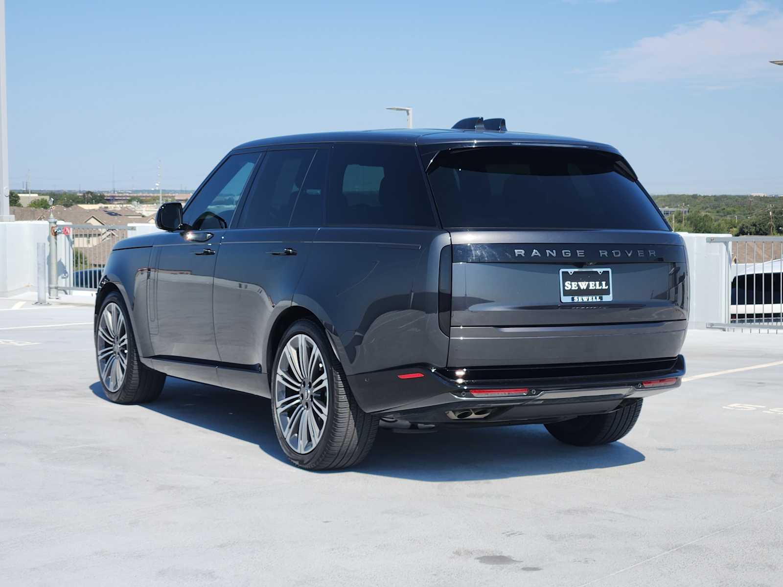 2024 Land Rover Range Rover SE photo 7