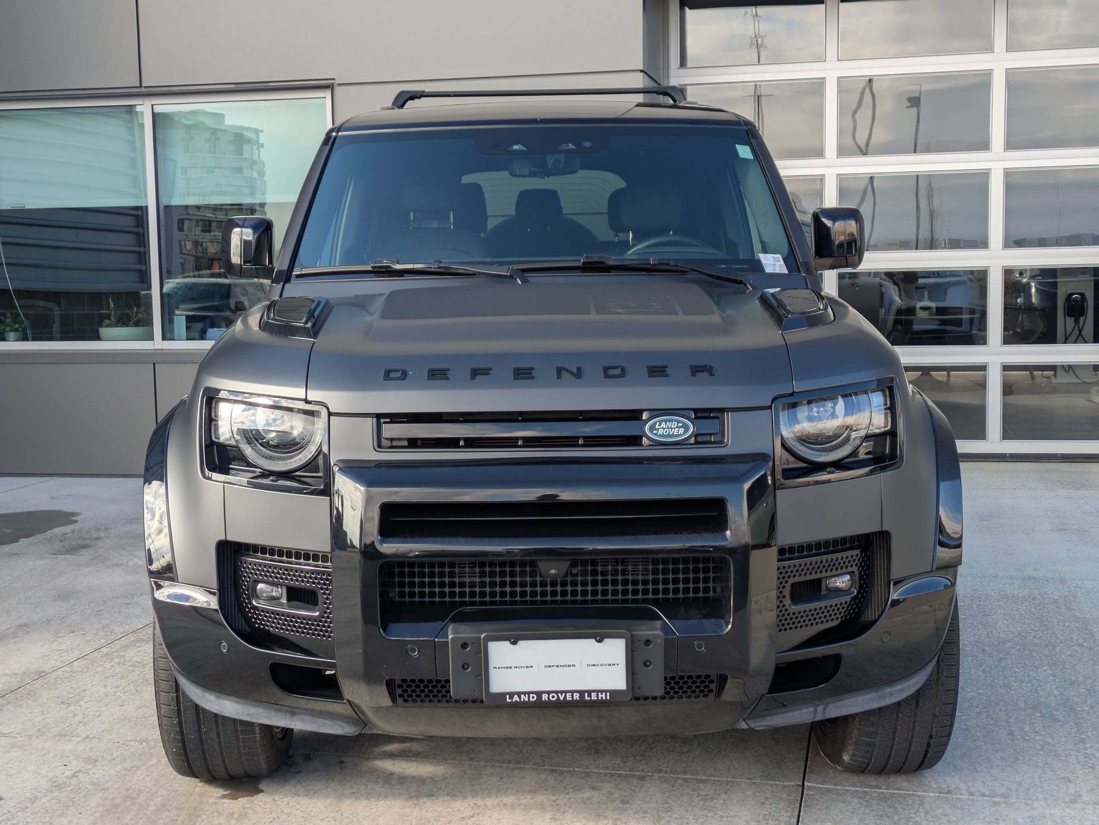 2025 Land Rover Defender V8 photo 2