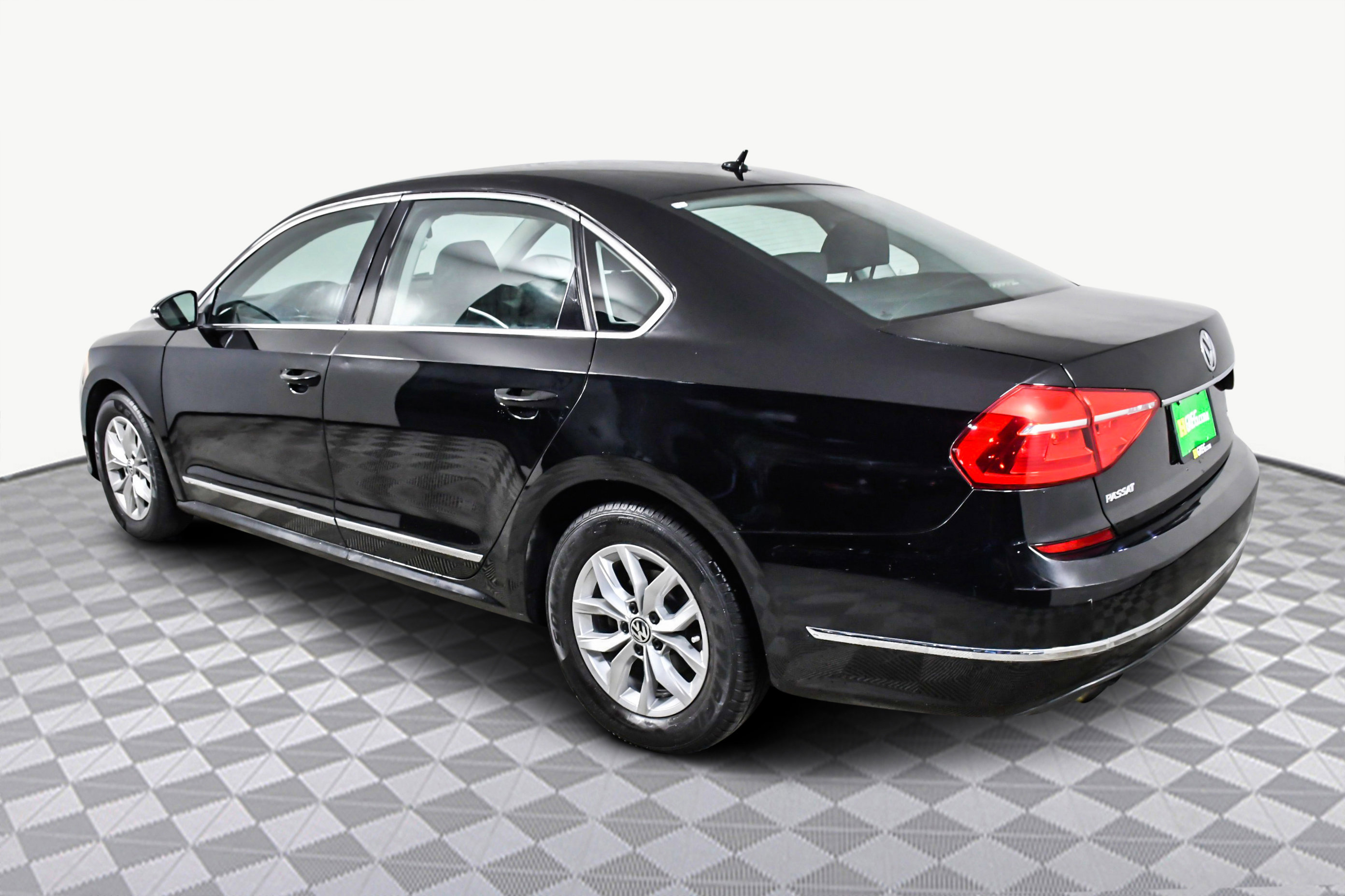 2016 Volkswagen Passat S photo 4