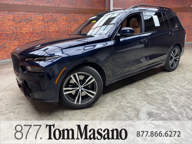 2023 BMW X7 40i's photo