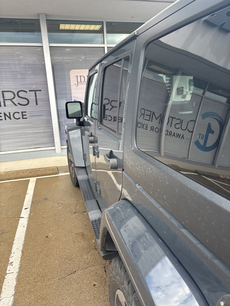 2017 Jeep Wrangler Unlimited Sahara photo 3