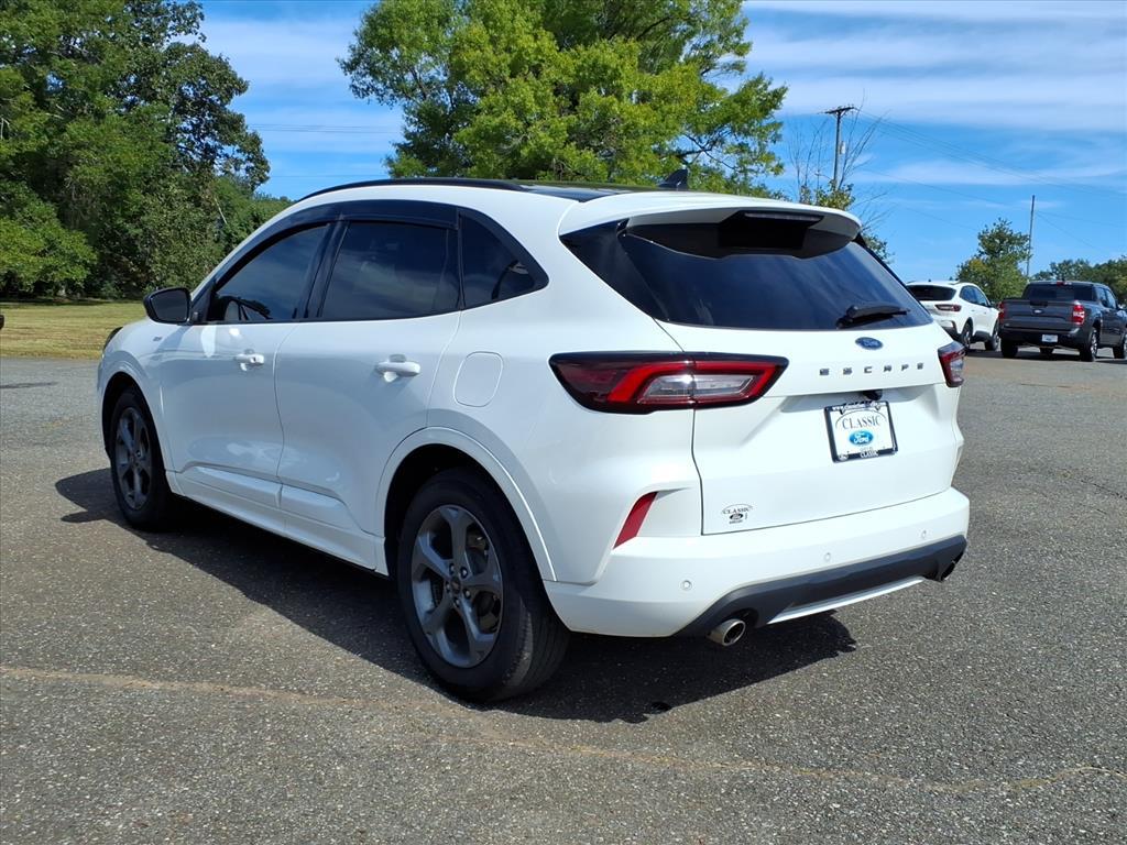 2024 Ford Escape ST-Line photo 16