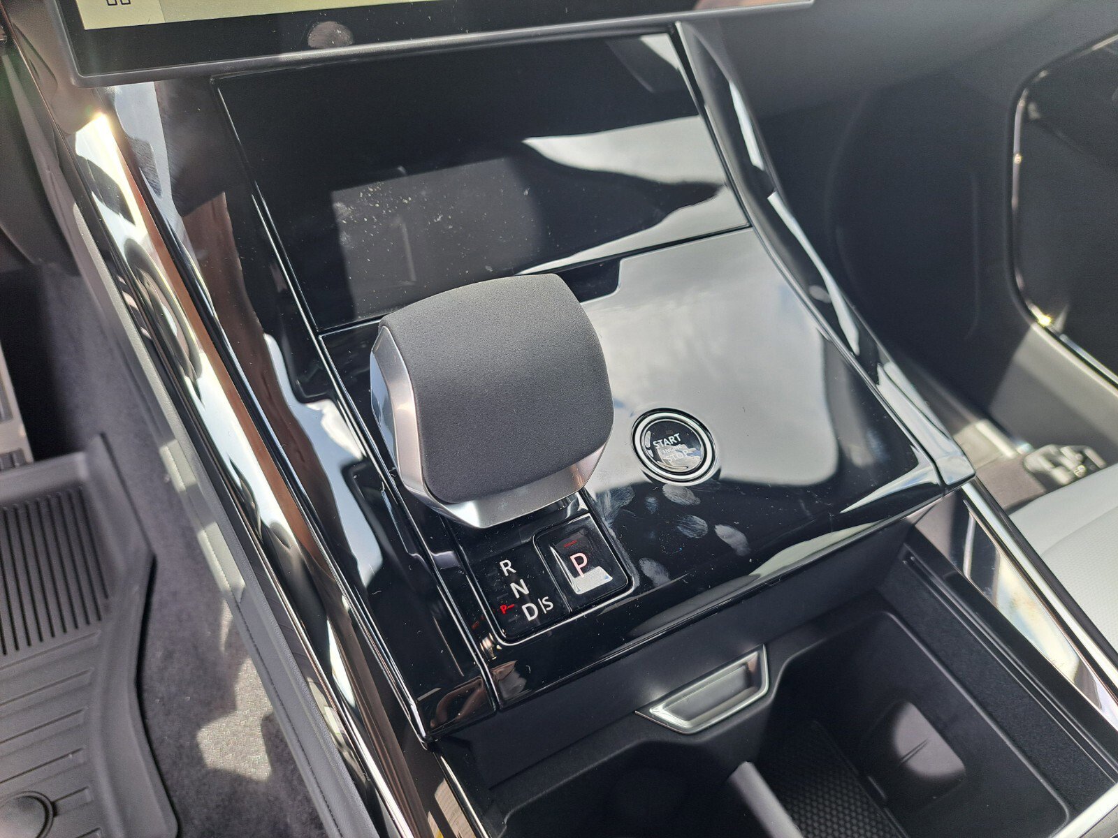 2025 Land Rover Range Rover Sport SE photo 14