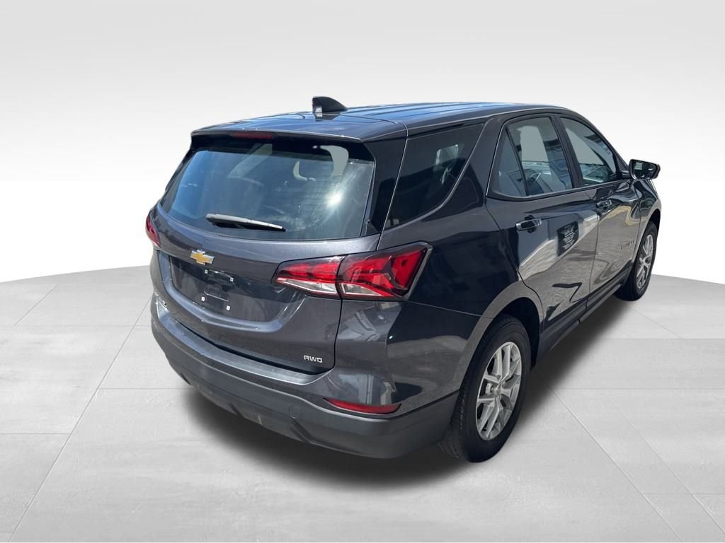 2022 Chevrolet Equinox LS photo 3
