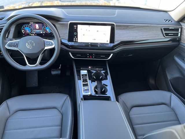 2025 Volkswagen Atlas SEL photo 4