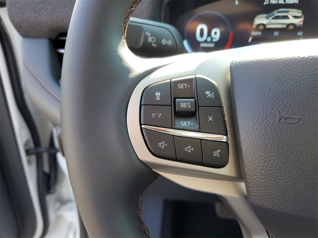 2025 Ford Explorer photo 9