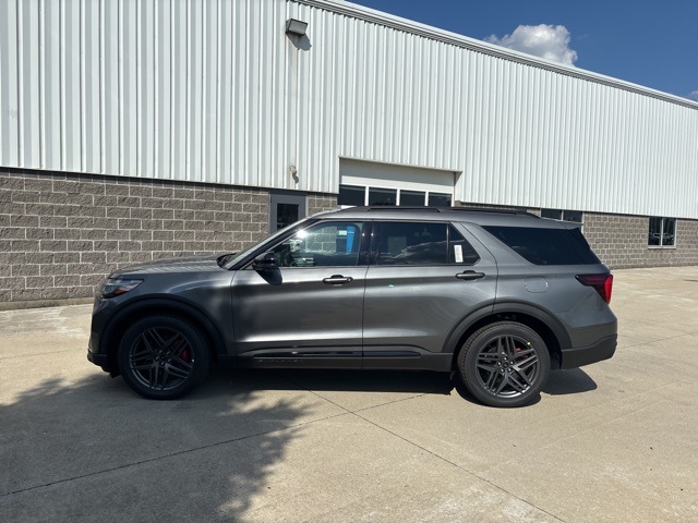 2025 Ford Explorer ST photo 7