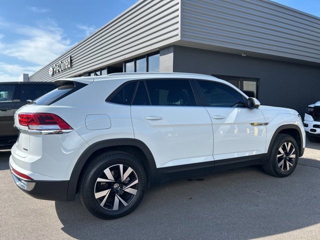 2022 Volkswagen Atlas Cross Sport SE photo 3