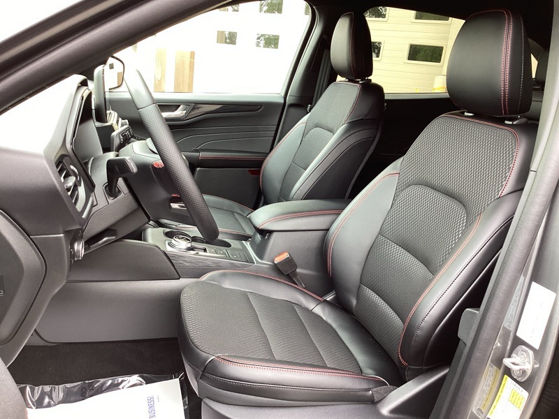 2025 Ford Escape Hybrid ST-Line Select photo 29
