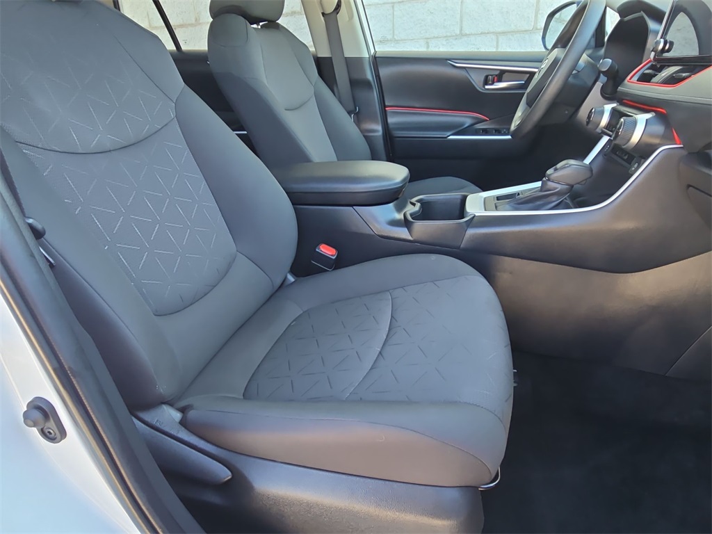 2024 Toyota RAV4 XLE photo 35