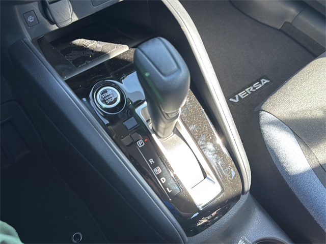 2025 Nissan Versa 1.6 SV photo 25