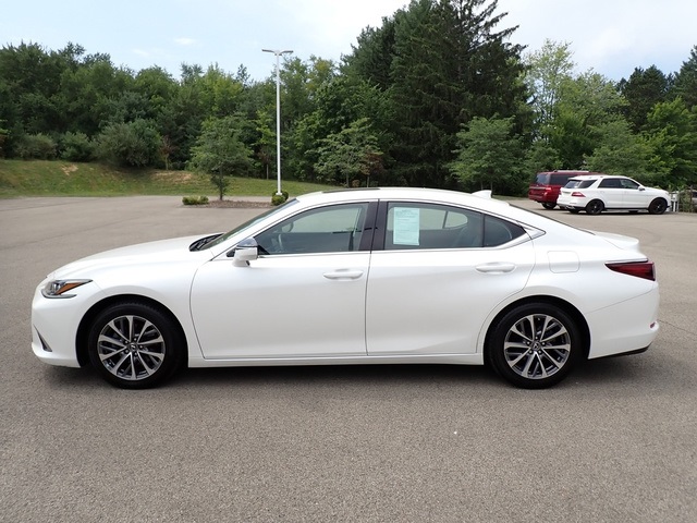 2022 Lexus ES 350 photo 2