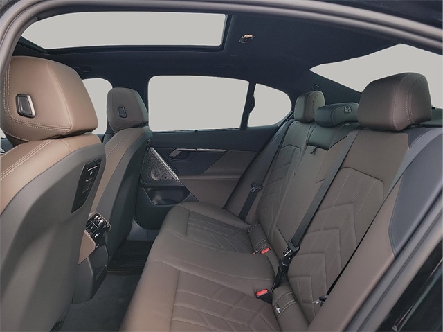 2025 Bmw 550e 550e xDrive photo 12