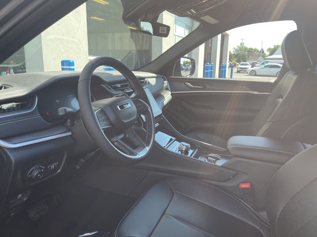 2025 Jeep Grand Cherokee Limited photo 10