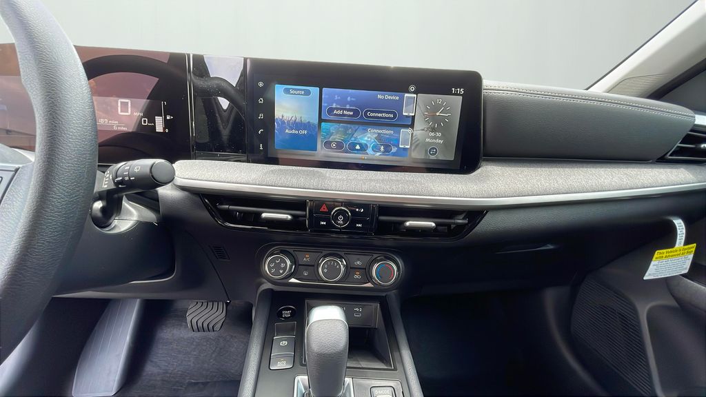 2025 Nissan Kicks SV photo 7