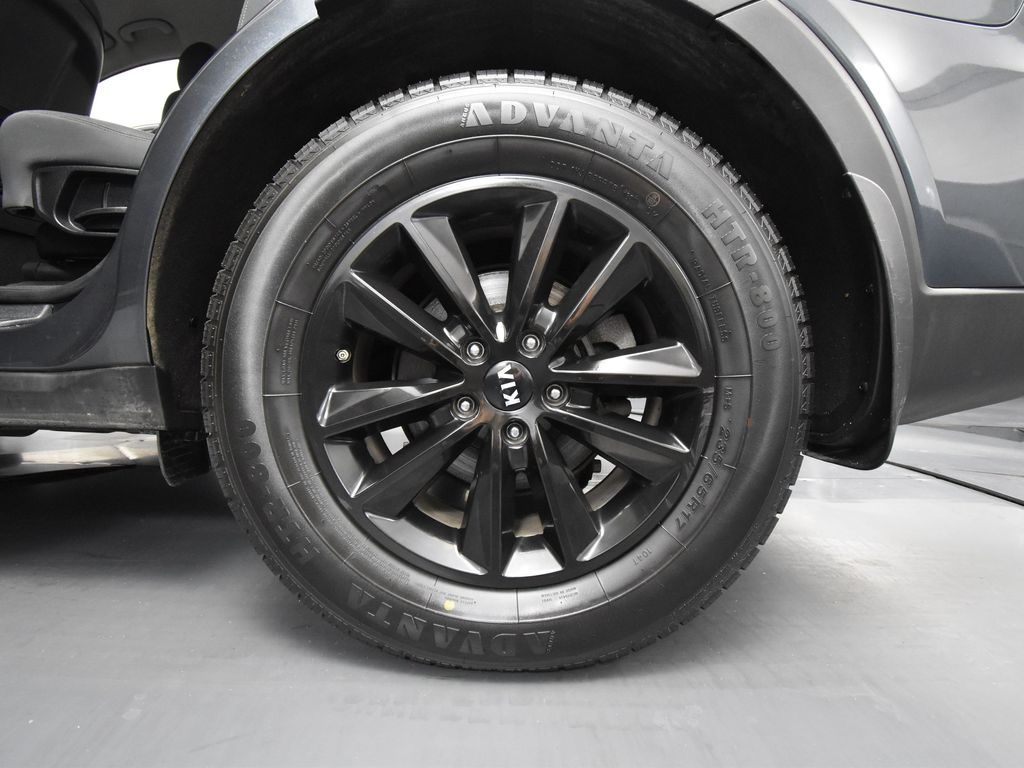 2020 Kia Sorento LX photo 10