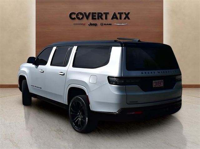 2023 Jeep Grand Wagoneer L III photo 3