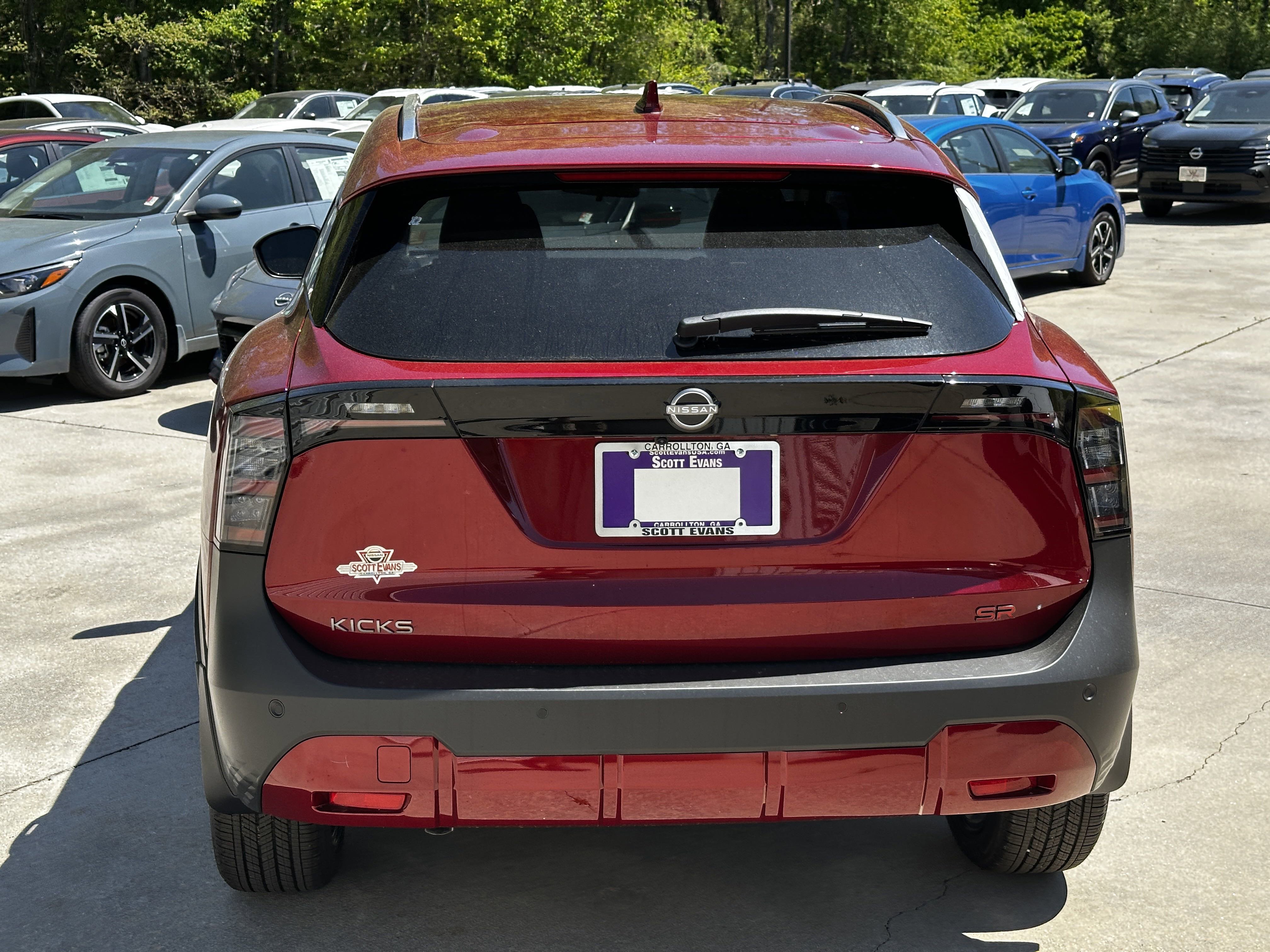 2025 Nissan Kicks SR photo 2